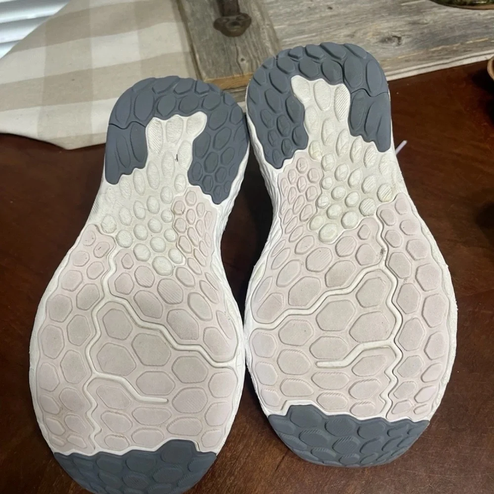 New Balance  Running Shoe Astral - Picture 9 of 11